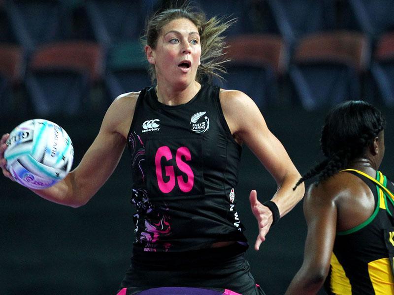 irene-van-dyk-in-action-for-the-fast5-ferns